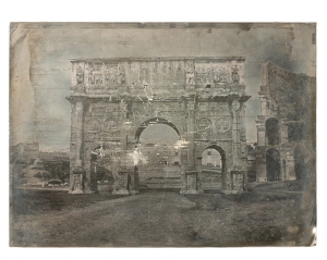 Attribué à Pierre-Ambroise Richebourg, L'Arc de Constantin avec le Colisée, Daguerréotype 1/2 plaque, vers 1844
